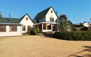 4 Bedroom House in Bergsig