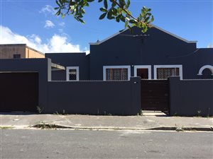 3 Bed Flat in Wynberg