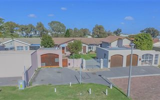 2 Bedroom House in Plattekloof Glen