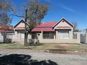 6 Bed House in Queenstown Central