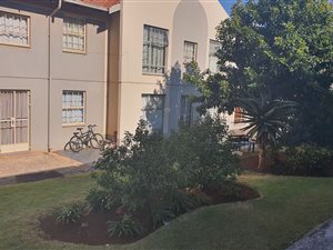 2 Bed Apartment in Die Hoewes