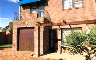 3 Bedroom Duplex in Bloubergstrand