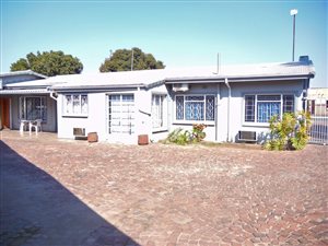 200 m² Commercial space in New Redruth
