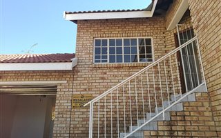 3 Bedroom House in Azaleapark