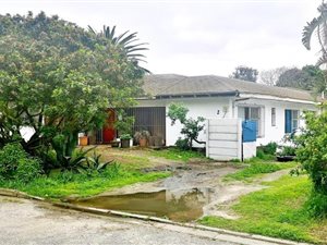 8 Bed House in Elim