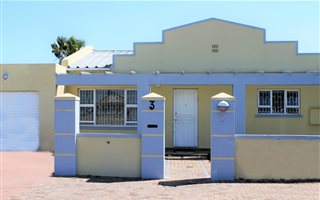 4 Bedroom House in Grassy Park