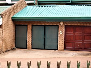 3 Bed House in Bronkhorstbaai