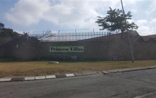 2 Bedroom Apartment in Grobler Park