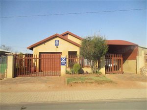 3 Bed House in Krugersdorp Central