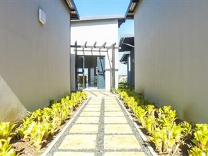 3 Bed Cluster in Palm Lakes Estate