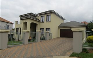 4 Bedroom House in Valleyview Estate