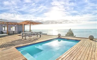3 Bedroom Apartment in Bantry Bay