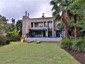4 Bed House in Silver Lakes Golf Estate