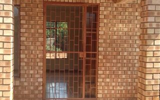 3 Bedroom House in Nylpark