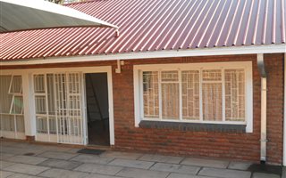 1 Bedroom Garden Cottage in Rietondale
