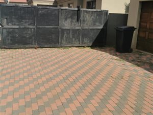 3 Bed House in Clayville