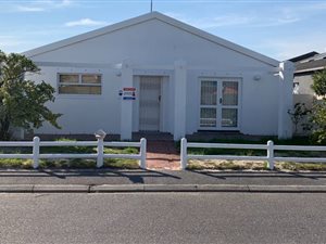 3 Bed House in Pelikan Park