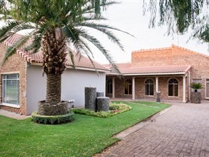 8.5 ha Farm in Vyfhoek