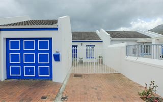 2 Bedroom House in Fish Hoek