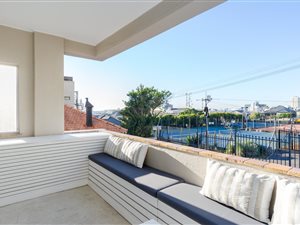 2 Bed Apartment in Bantry Bay