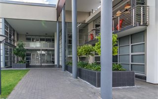 332 m² Commercial space in Fourways