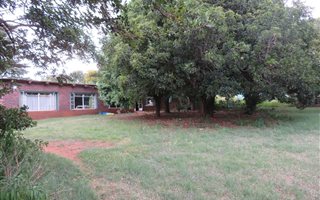 7 Bedroom House in Monavoni AH