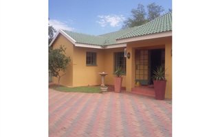3 Bedroom House in Adamayview
