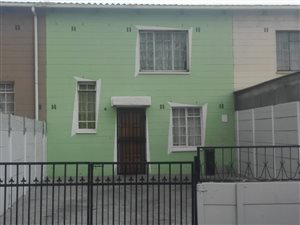 3 Bed House in Elsies River