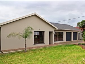 4 Bed House in Bredasdorp