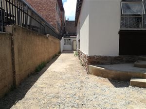 6 Bed House in Kenilworth
