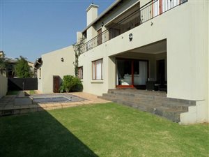 4 Bed House in Eagle Canyon Golf Estate