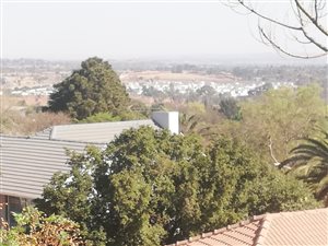 975 m² Land available in Waterkloof Ridge