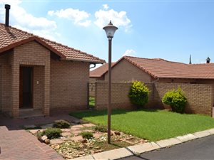 2 Bedroom Simplex in Willow Park Manor