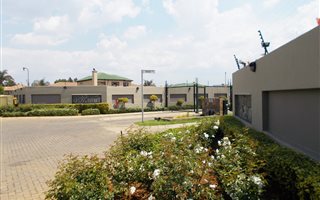 401 m² Land available in Nortons Home Estate
