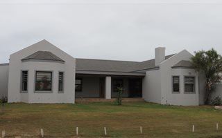 8 Bedroom House in Long Acres