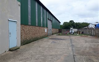 946 m² Industrial space in Alton