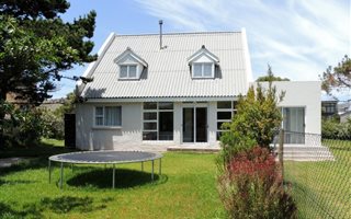 4 Bedroom House in Pringle Bay