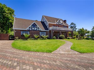 6 Bed House in Bothas Hill