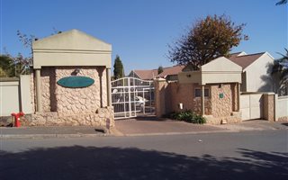 3 Bedroom House in Kensington