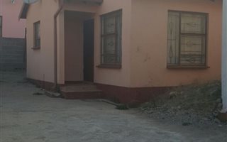 2 Bedroom House in Olievenhoutbosch