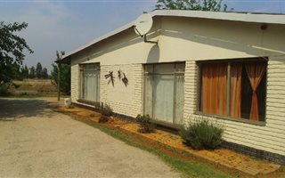 2.4 ha Farm in Rosashof