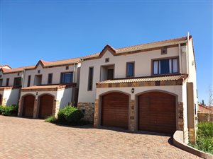3 Bed Townhouse in Woodland Hills