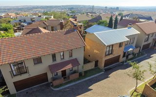 3 Bedroom Cluster in Carlswald North Estate