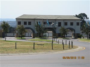 990 m² Land available in Waterlake Farm