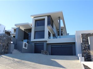 5 Bed House in Baronetcy Estate
