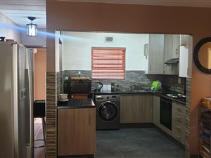 3 Bed Apartment in Vaalpark