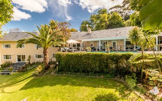 6 Bedroom House in Constantia Upper
