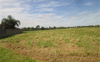 800 m² Land available in King George Park