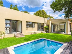 4 Bed House in Cedar Lakes