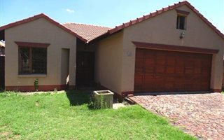 3 Bedroom Townhouse in Mooivallei Park